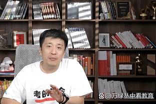 阿图尔女友穿佛罗伦萨球衣现场观战，这颜值你给几分？